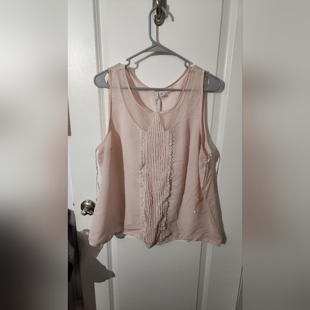 Lauren Conrad pale pink top